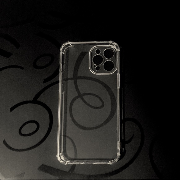 iPhone high quality clear case & 2 tempered glass protector - all phones - Picture 4 of 5